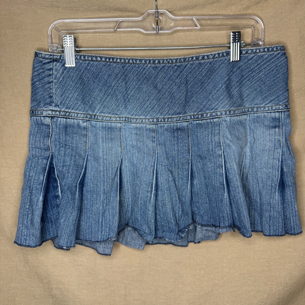 Aeropostale Y2K Blue Denim Pleated Mini Skirt Side Button Distressed Size 7/8 - Picture 3 of 5